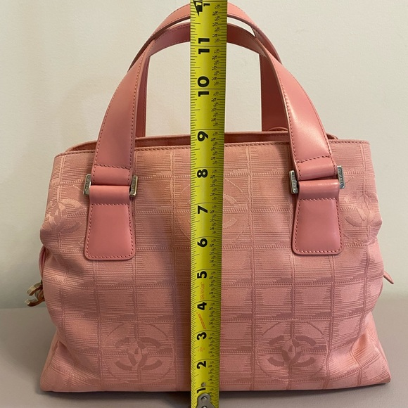 Authentic Chanel pink purse with cc logos - Picture 13 of 16